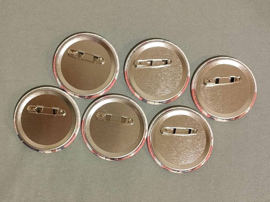 Amazon.co.jp: 莉犬くん 缶バッジ アリツア 等身 デフォ 売り : おもちゃ