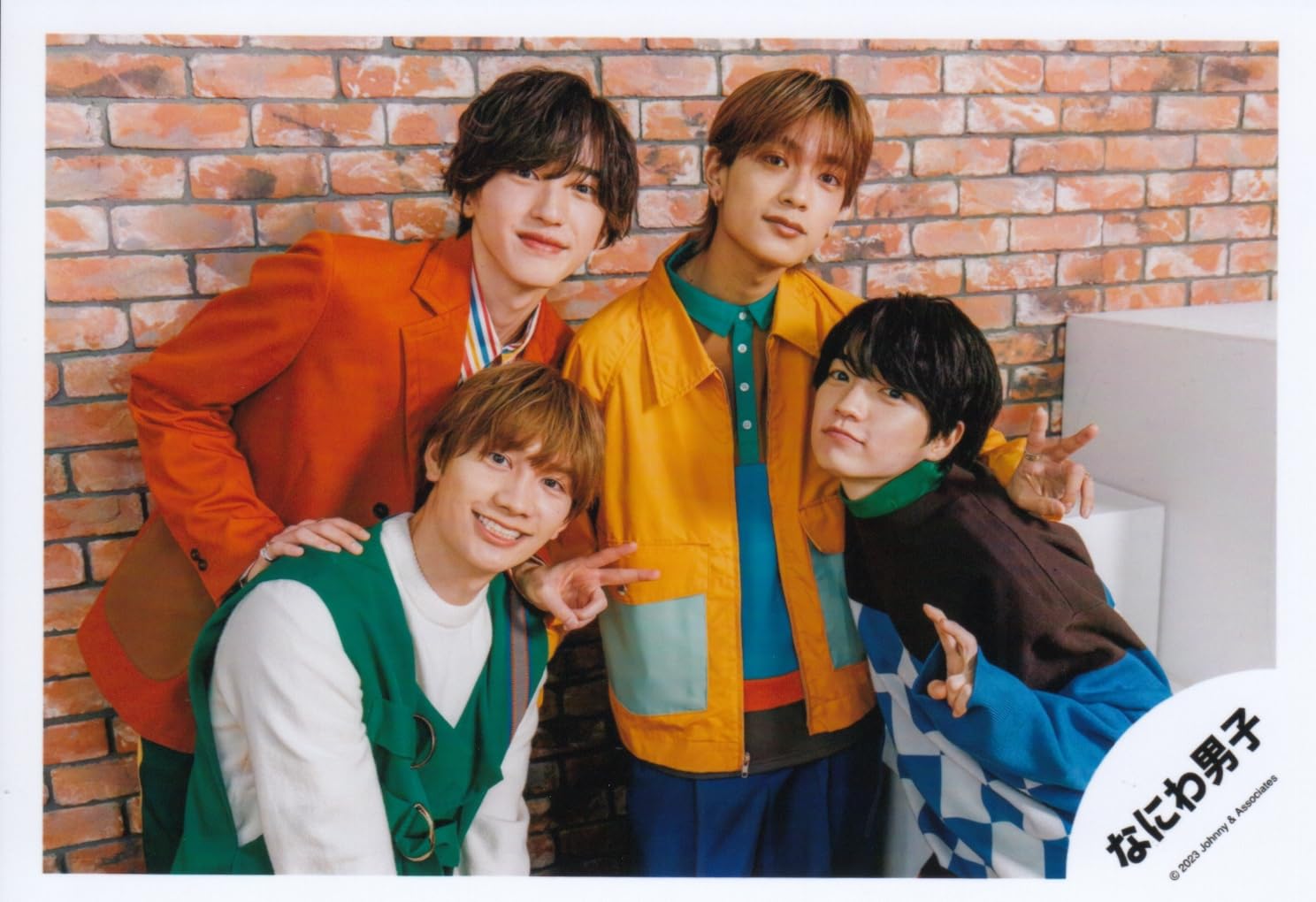 Amazon.co.jp: なにわ男子 公式 生 写真（集合）J01788 : おもちゃ