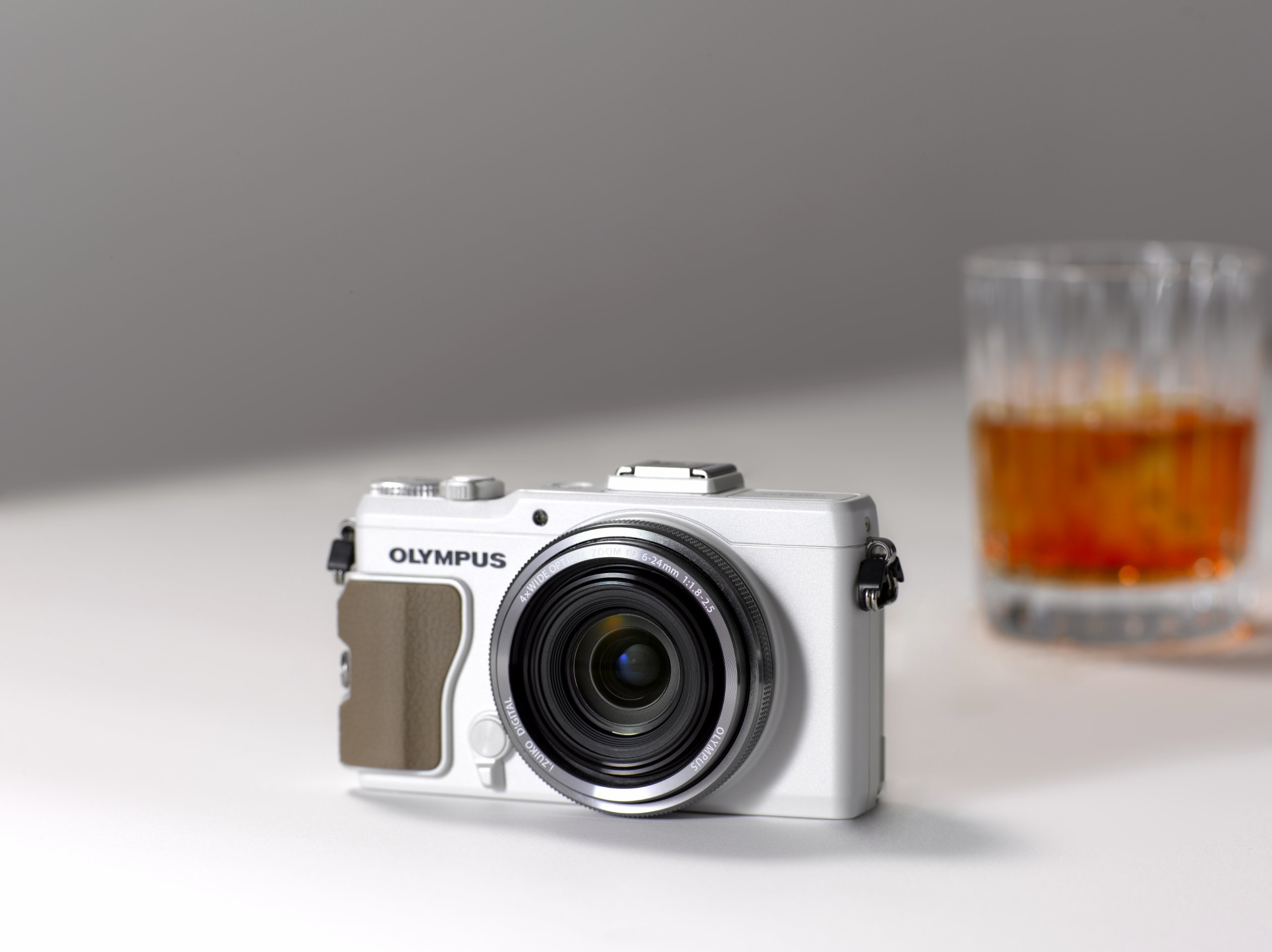 Amazon | OLYMPUS デジタルカメラ STYLUS XZ-2 1200万画素 裏面照射型