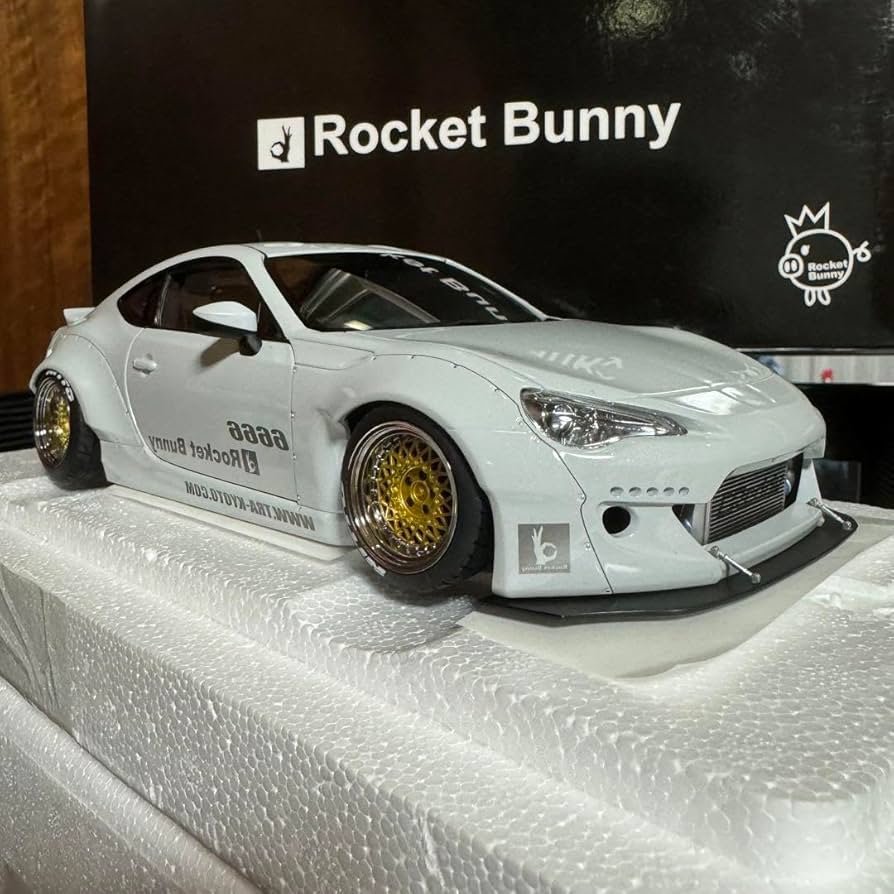 Amazon.co.jp: 未展示品 オートアート 1／18 トヨタ 86 ロケットバニー