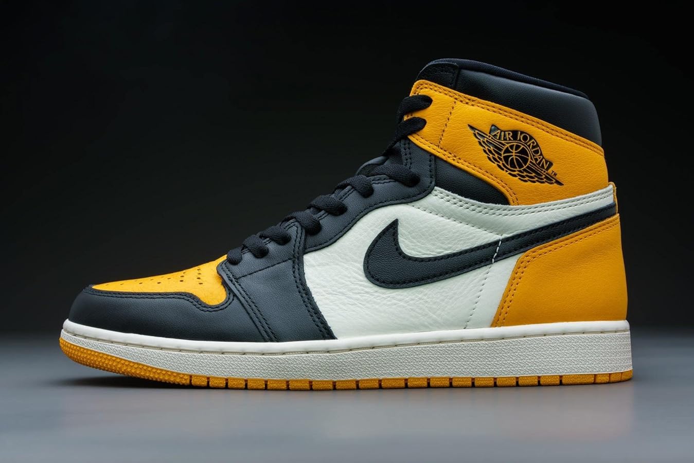 Amazon.com | Jordan Mens Air 1 High OG 555088 711 Taxi - Size 10