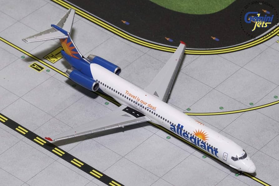 Amazon.com: GeminiJets Allegiant MD-80 / MD-82 1:400 Scale Diecast