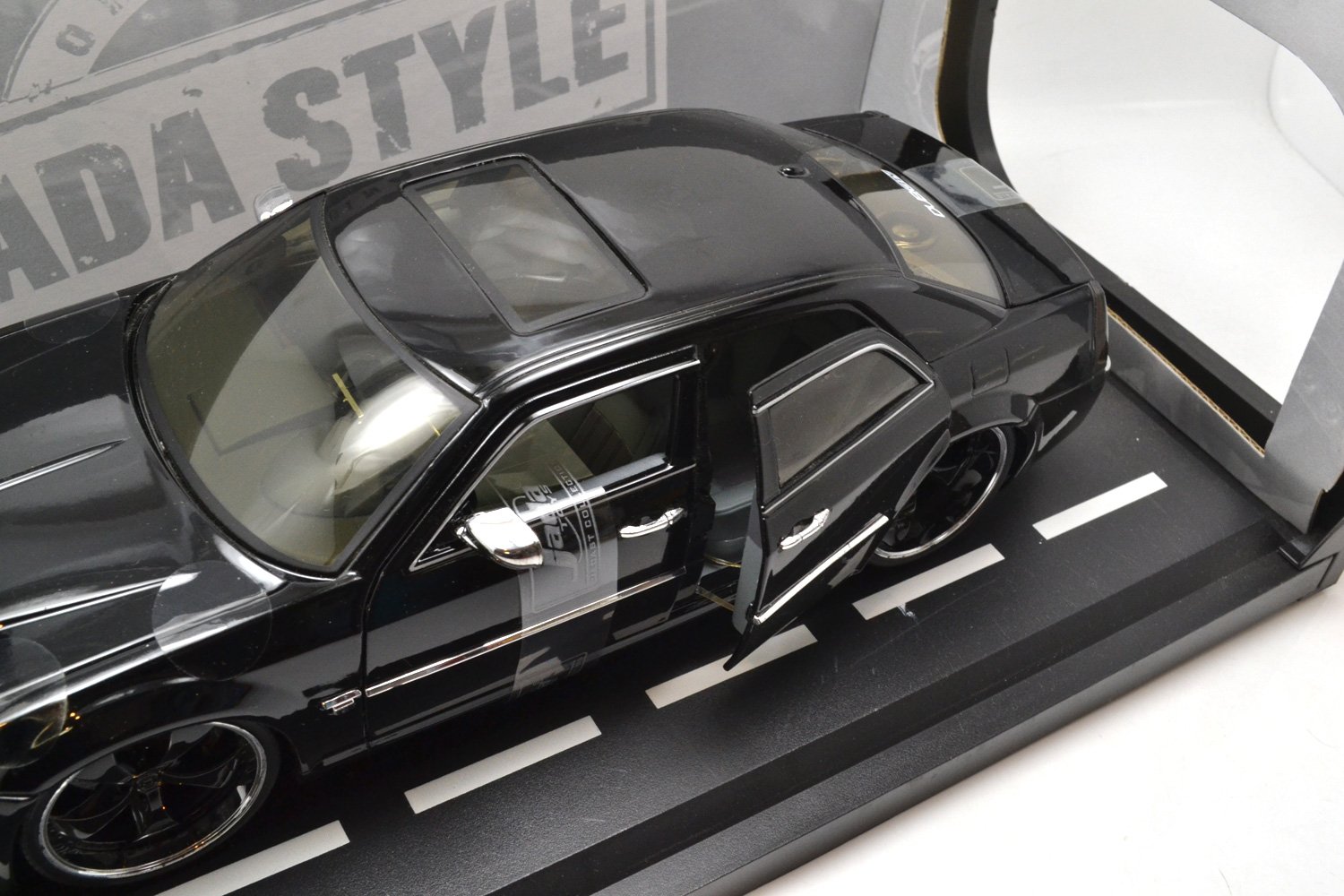 Amazon.co.jp: JadaToys 1:18 DUB CITY 