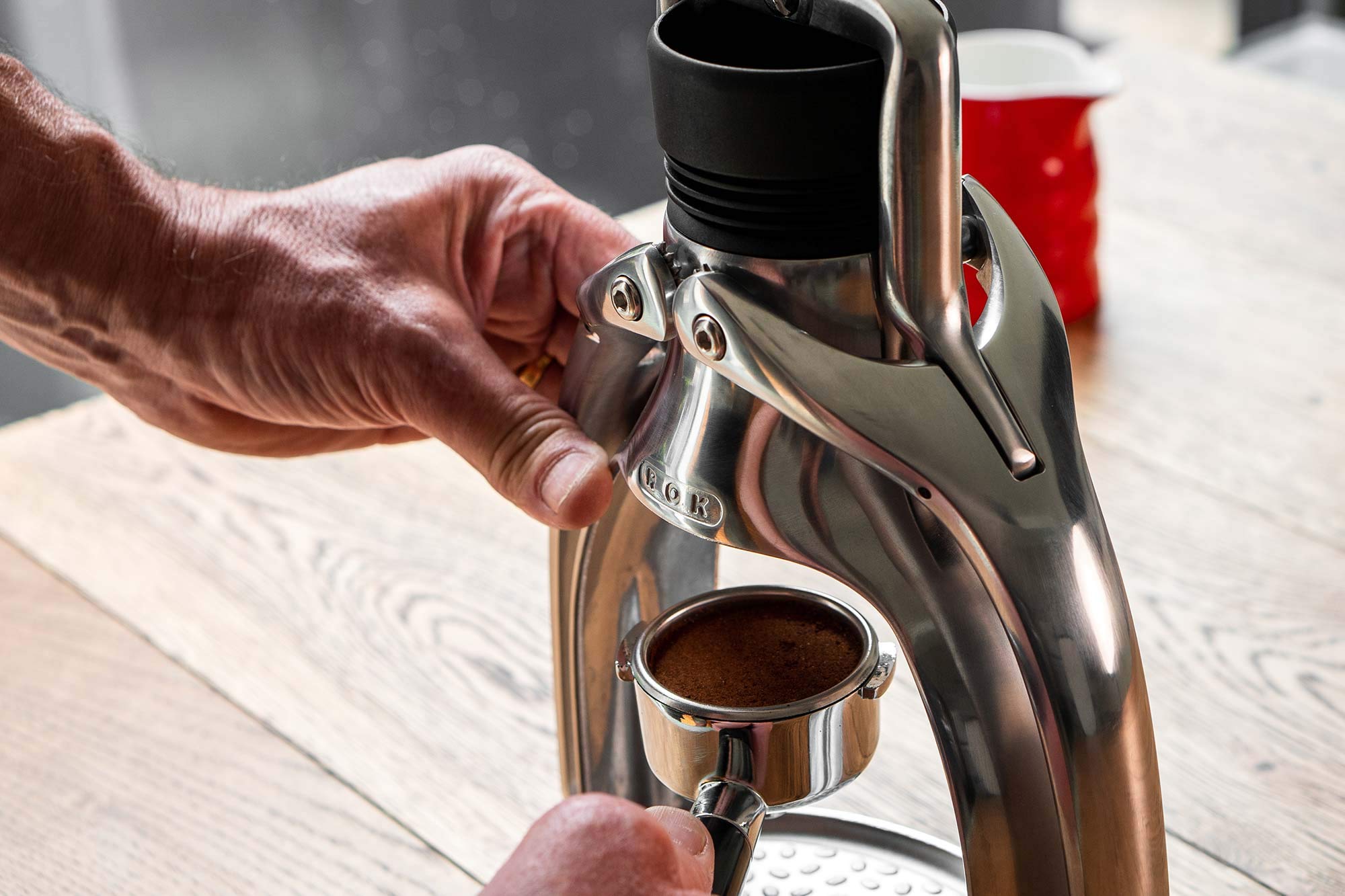 Amazon.co.jp: ROK EspressoGC 手動エスプレッソメーカー - ポータブル