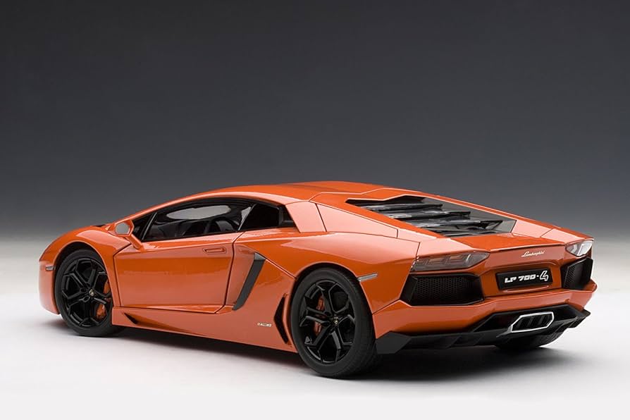 Amazon.co.jp: AUTOart 1/18 ランボルギーニ アヴェンタドール LP700-4