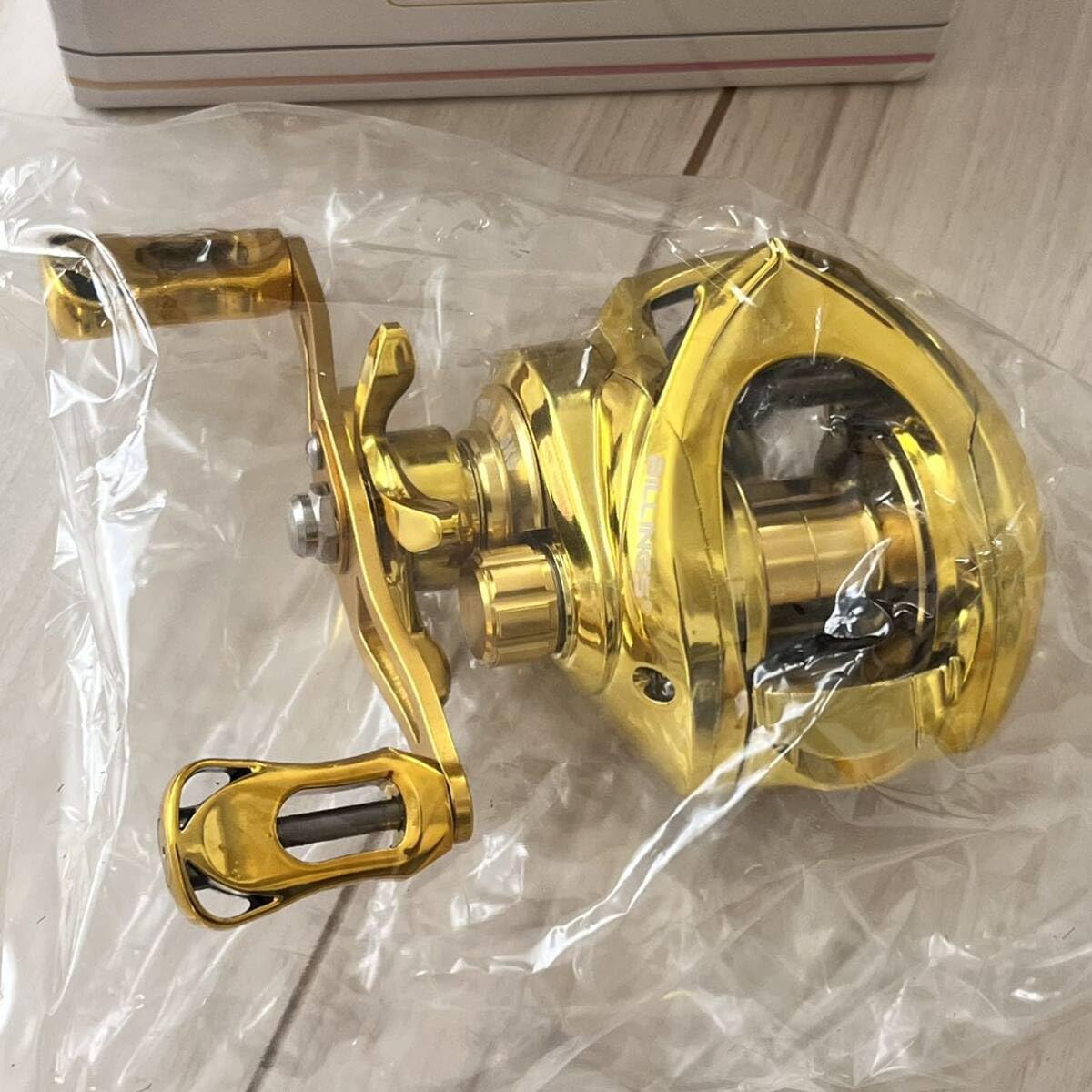 Amazon | ノーブランド品 BILLINGSGD200ベイトリール金色金ピカ左巻き