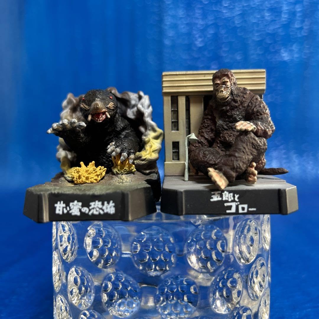 Amazon.co.jp: シークレットウルトラ怪獣名鑑 ウルトラQ 『五郎と