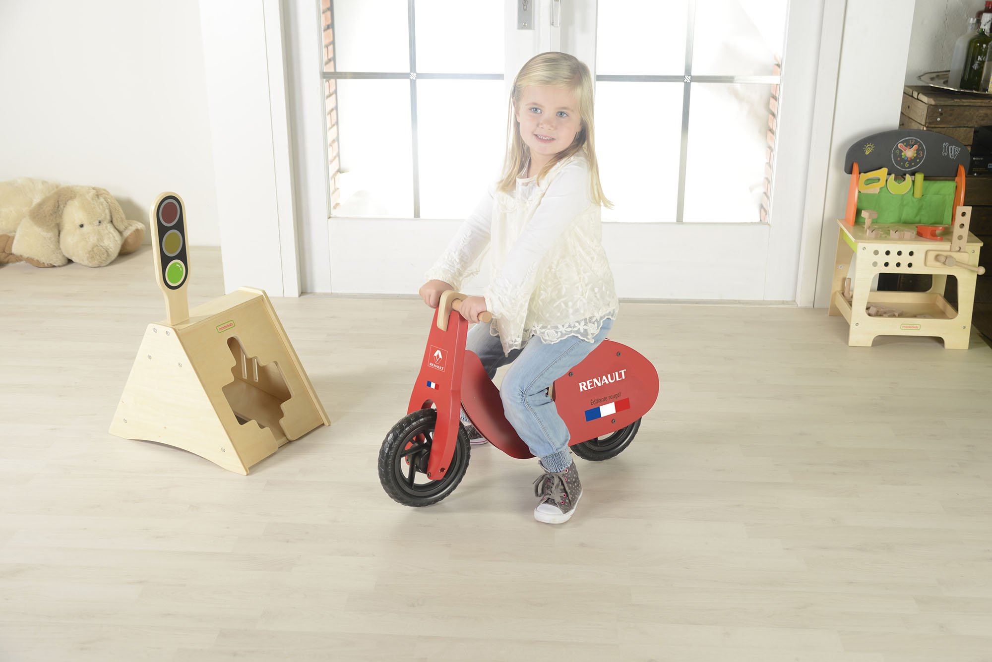 Amazon.co.jp: RENAULT(ルノー) ウッディトレーニーバイク レッド 木製