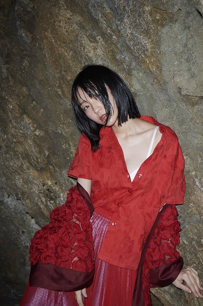 Amazon.co.jp: 野口衣織ファースト写真集 君にしか教えない : オノ