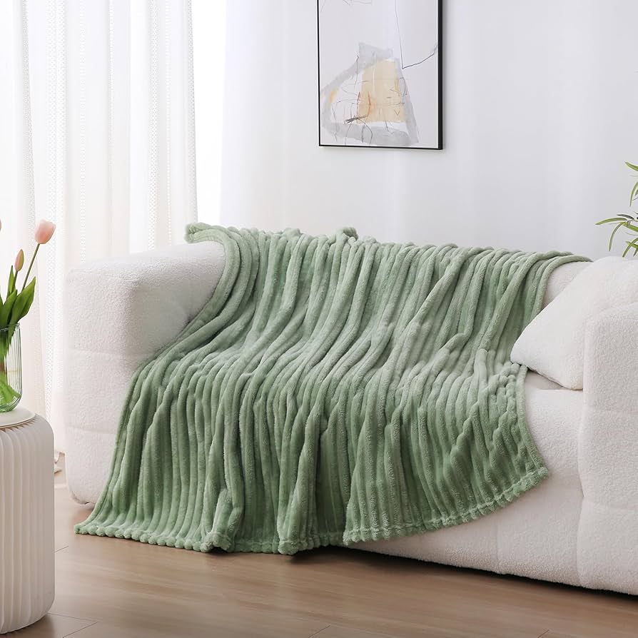 Amazon.com: Linecooo Sage Green Fleece Throw Blanket 50”×60” for
