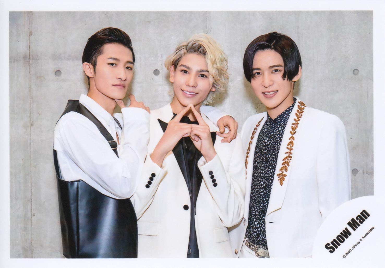 Amazon.co.jp: Snow Man 公式 生 写真（岩本照・ラウール・目黒蓮