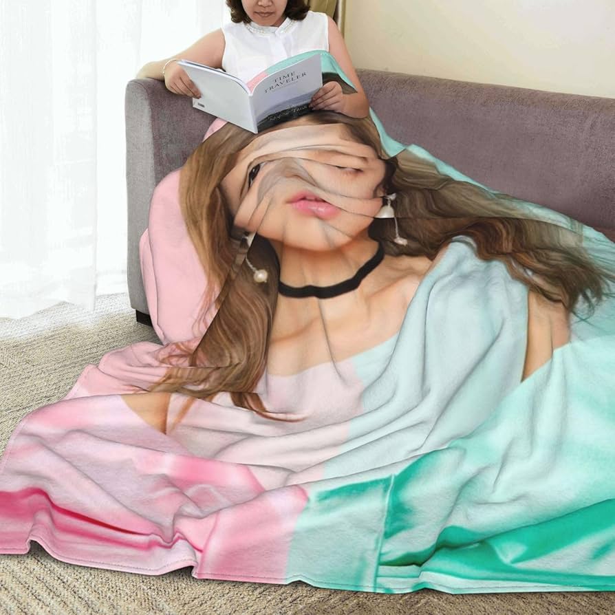 Amazon｜西野カナ2 て柔らかな肌触り ブランケット 掛け布団