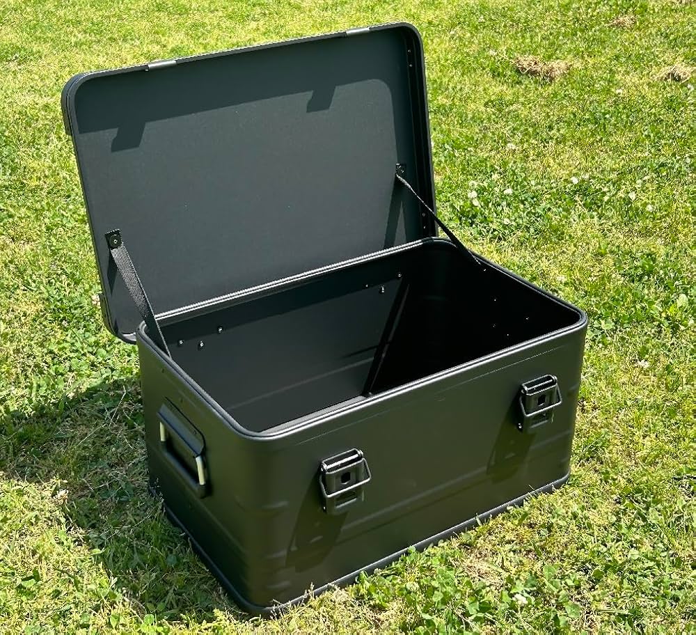 Amazon｜マットブラック スタッキング アルミコンテナボックス 69L