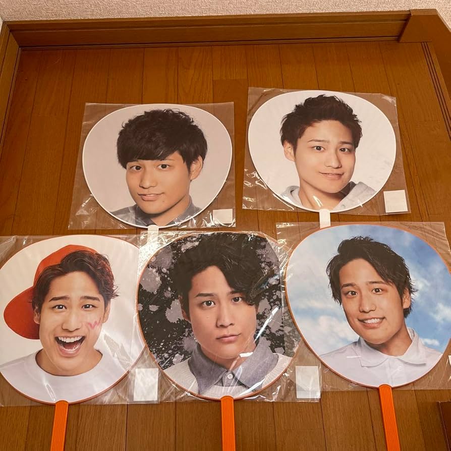 Amazon.co.jp: WEST 桐山照史 歴代うちわセット : ホーム＆キッチン