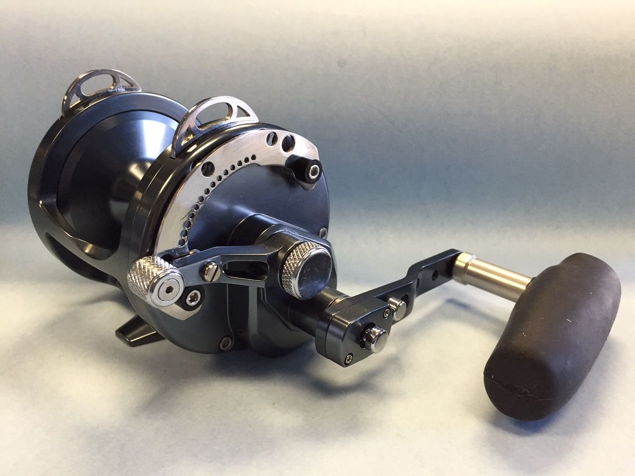 Amazon | Avet HXW5/2 Raptor コンベンショナルリール ガンメタル