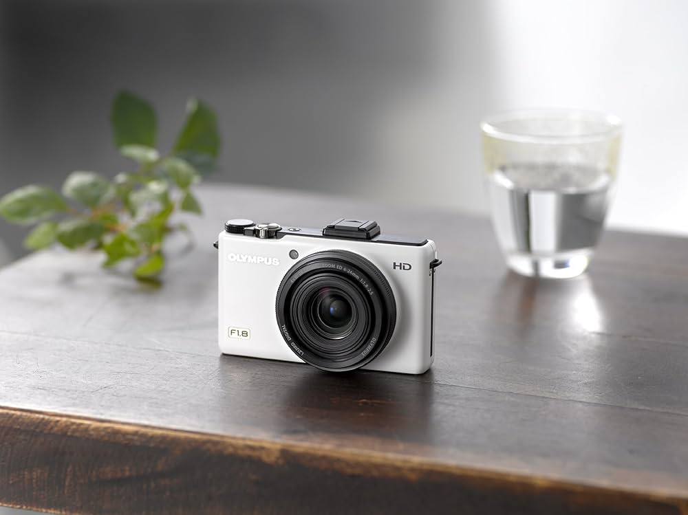 Amazon | OLYMPUS デジタルカメラ XZ-1 ホワイト 1000万画素 1/1.63型