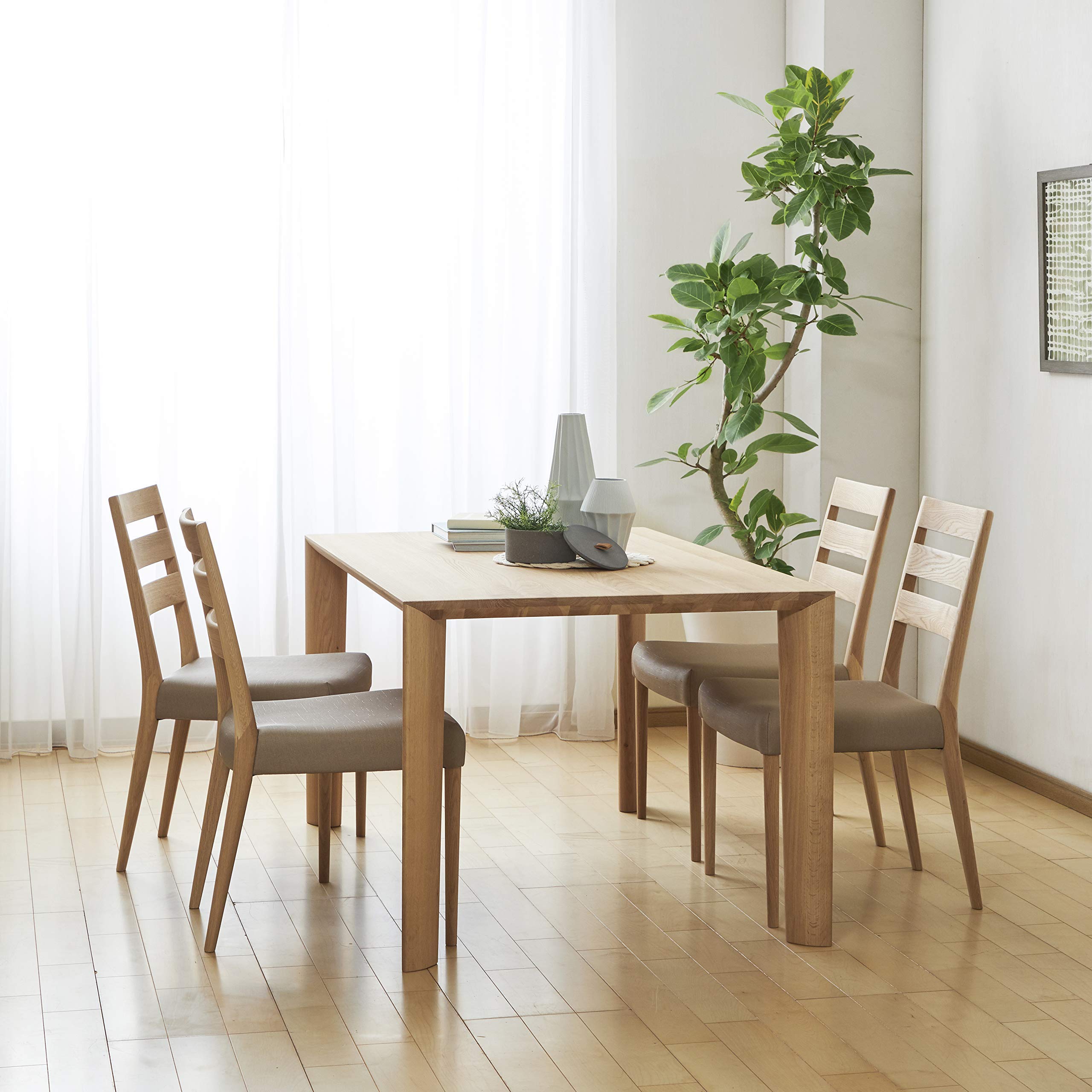 Amazon｜【カリモク正規品】ダイニングテーブル 幅135×奥行85×高さ69cm