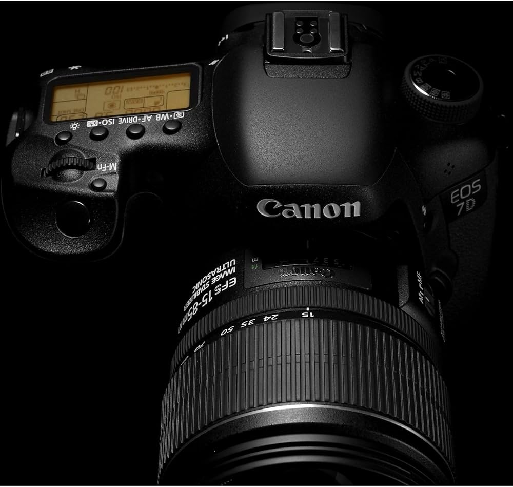 Amazon | Canon デジタル一眼レフカメラ EOS 7D レンズキット EF-S18