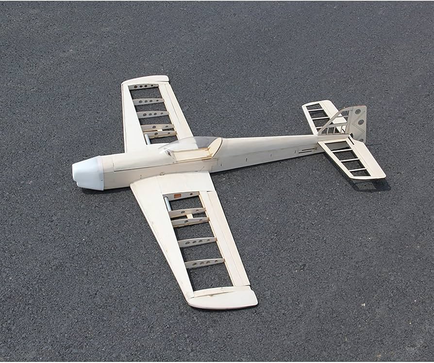 Amazon.co.jp: RC飛行機レーザーカット、バルサウッド飛行機キット