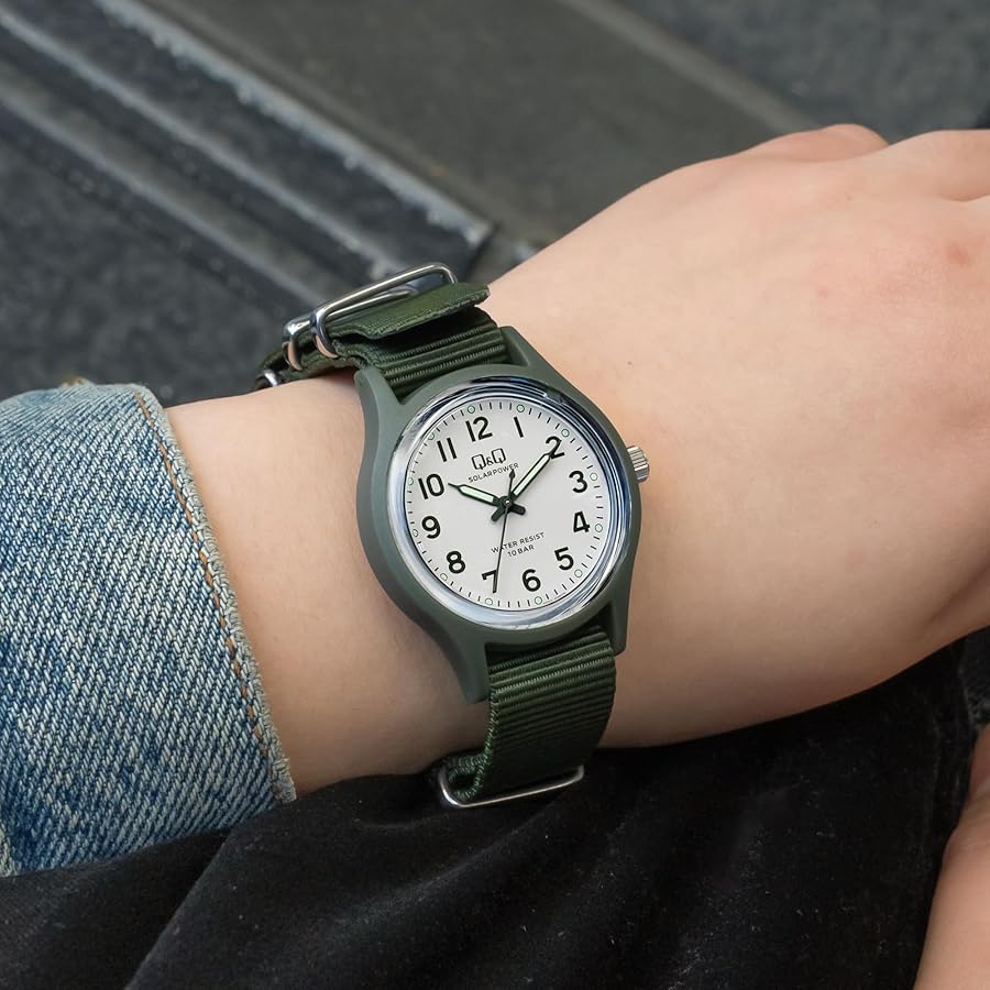 Amazon.co.jp: [シチズン Q&Q] アナログ ソーラー腕時計 10気圧防水