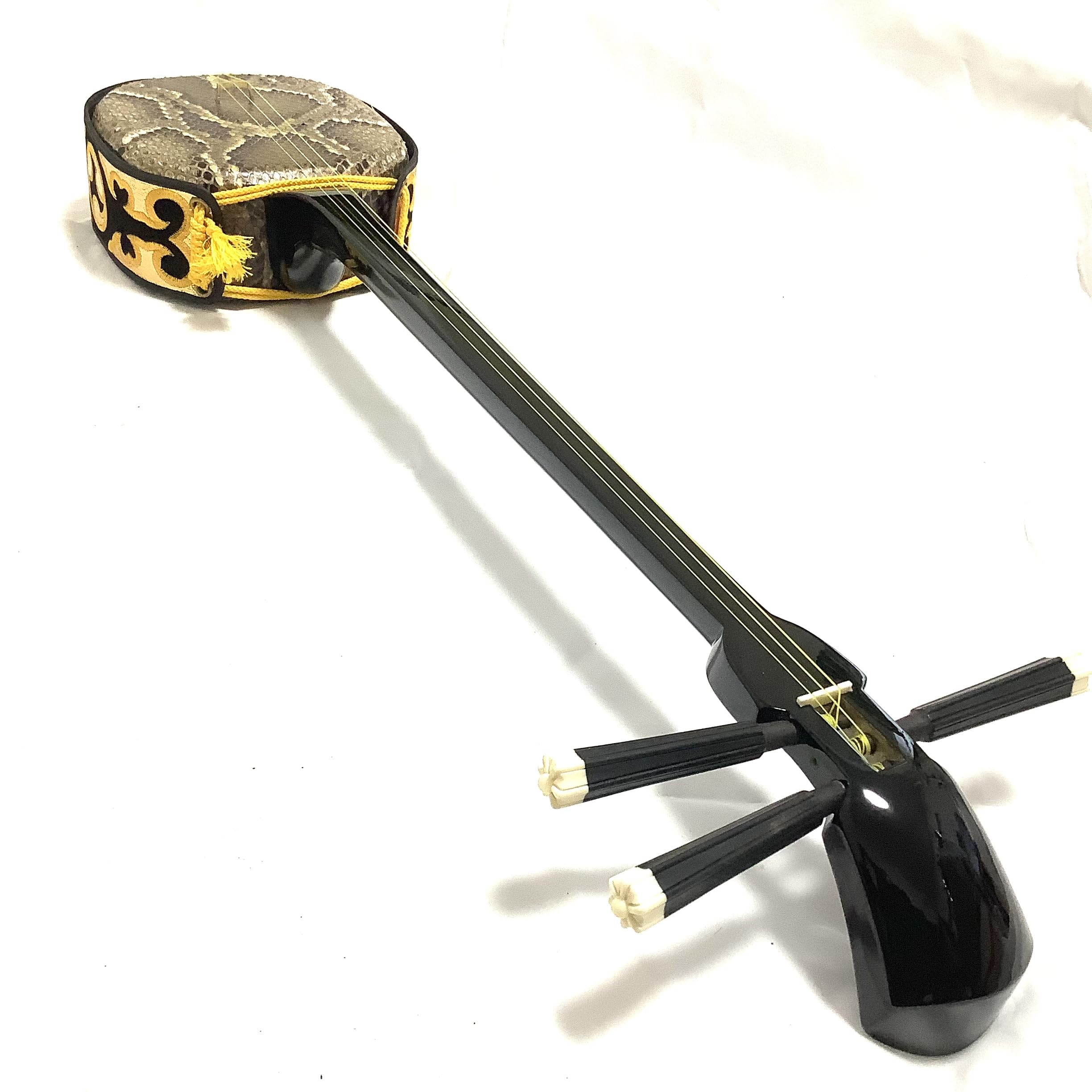 Amazon.co.jp: ♪奄美三味線人工皮仕様(真壁型)奄美民謡♪ : 楽器