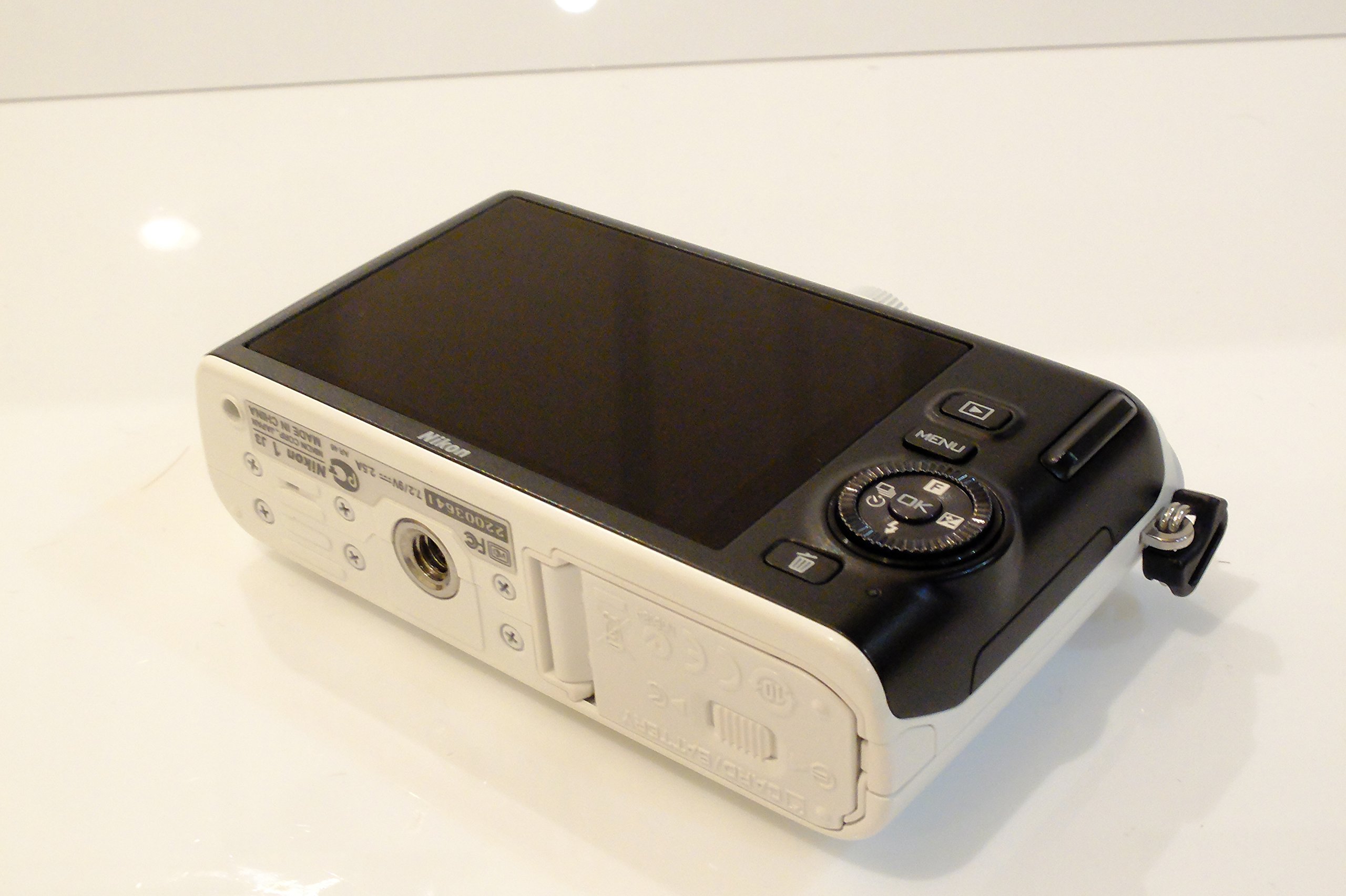 Amazon | Nikon ミラーレス一眼 Nikon 1 J3 ボディー ホワイト N1J3WH