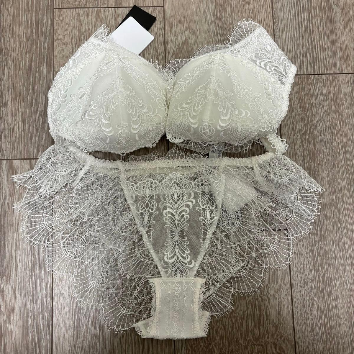 Amazon.co.jp: 乃木坂46 白石麻衣 ランジェリー 写真集着用モデル