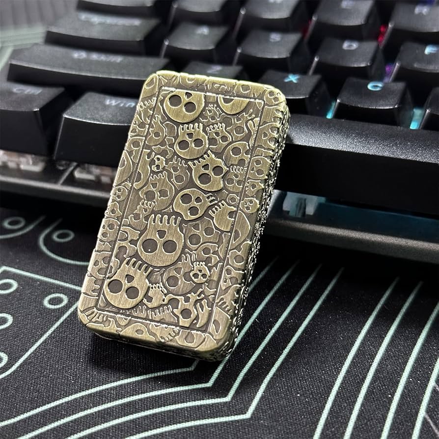 Amazon.co.jp: クリエイティブスカルパターンFidget Toys金属EDCフィ