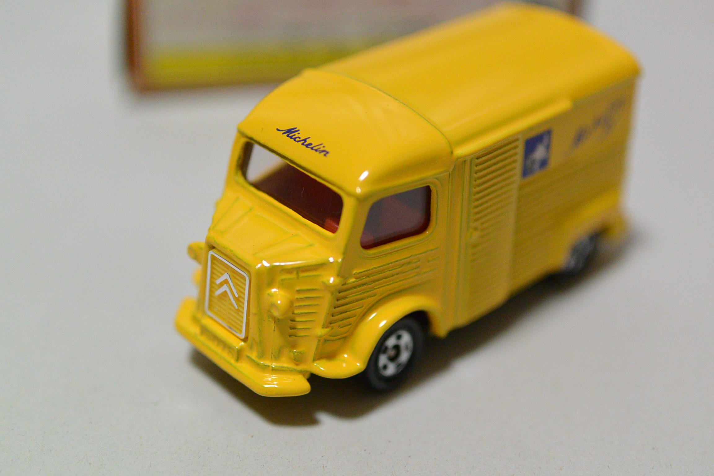 Amazon.co.jp: トミカ ミシュラン特注 シトロエン Hトラック 1/71