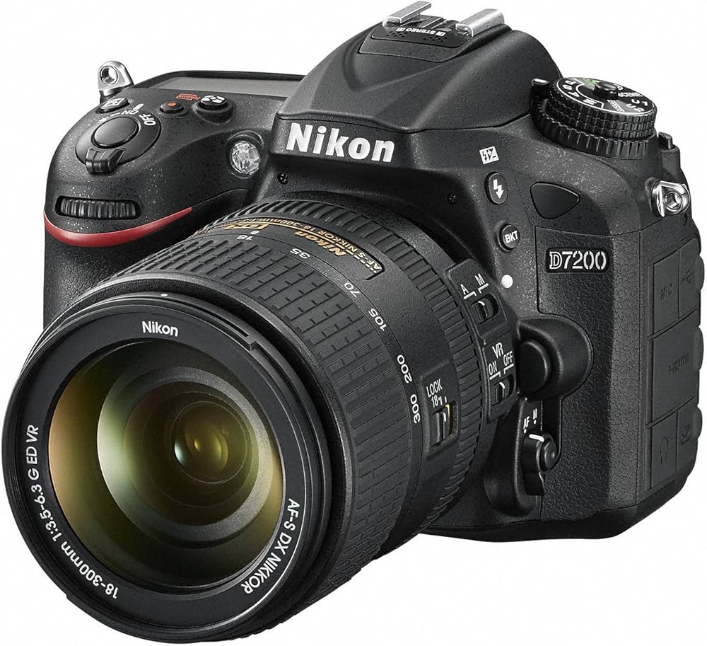 Amazon | Nikon デジタル一眼レフカメラ D7200 18-300VR レンズキット