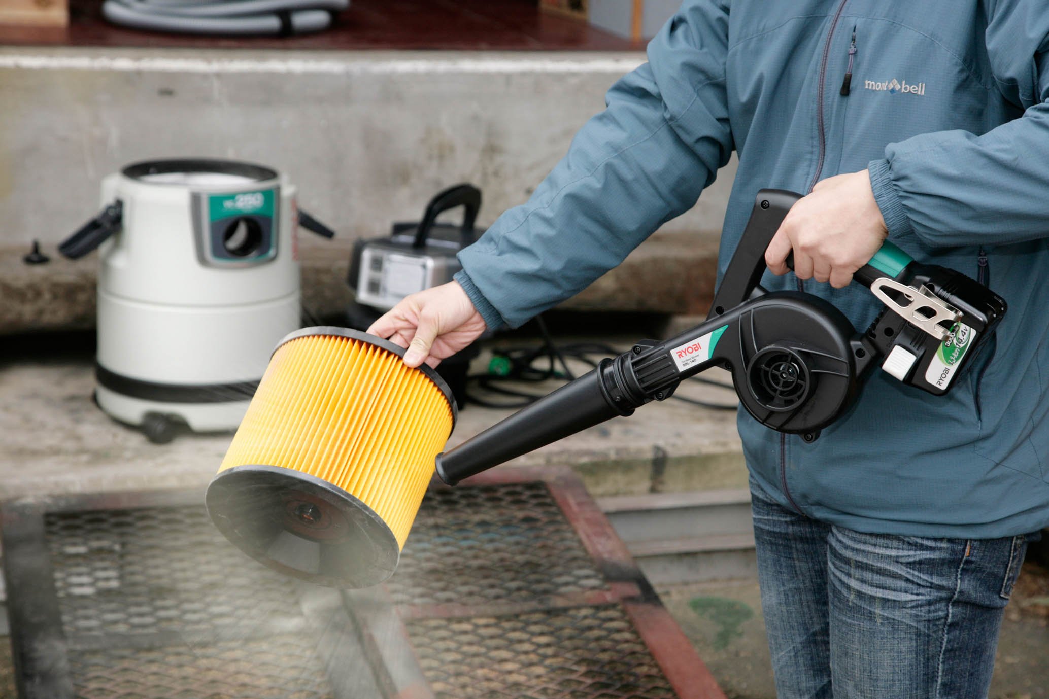 Amazon | リョービ(RYOBI) 充電式ブロワ 14.4V(本体のみ) BBL140