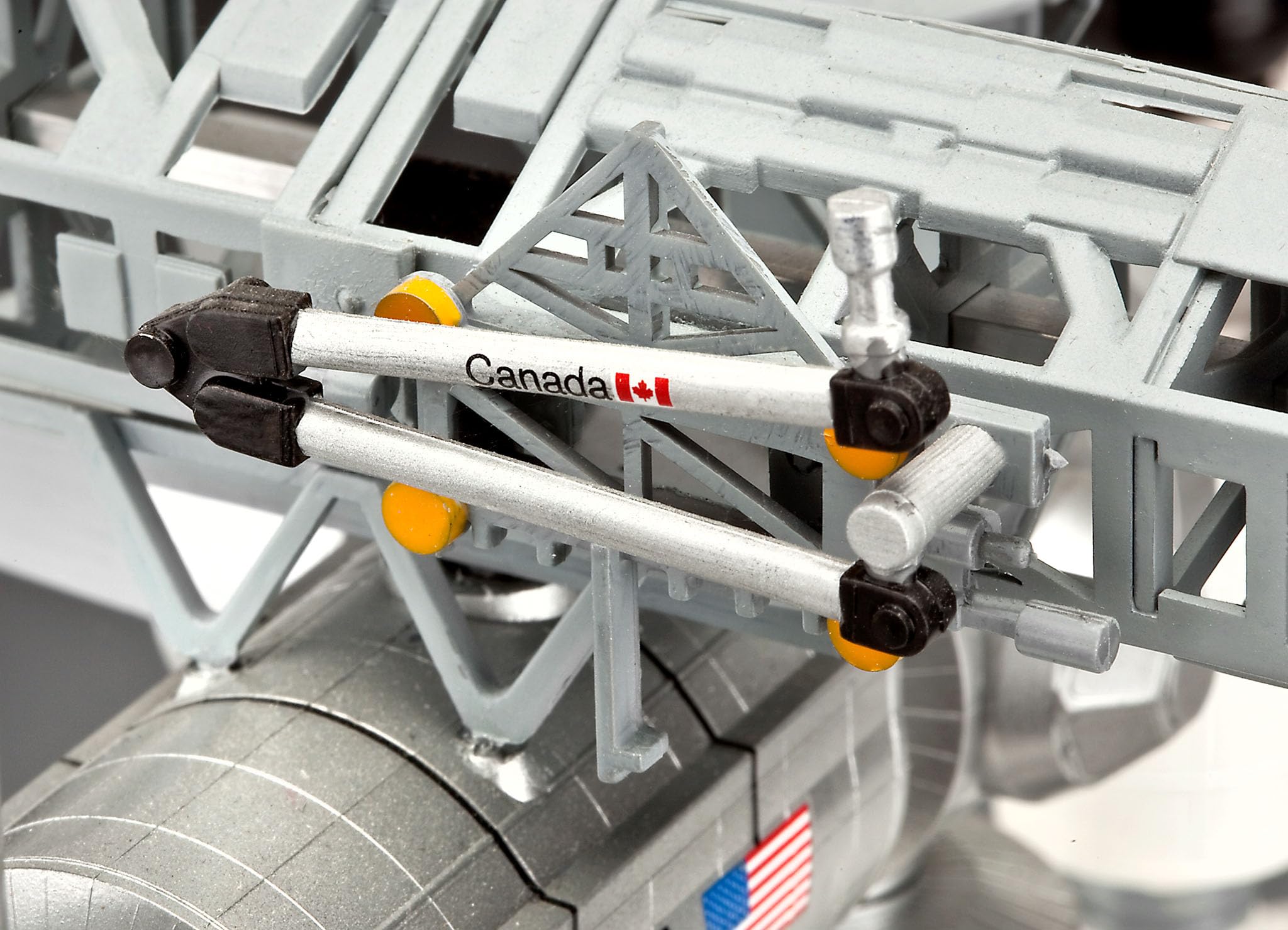 Amazon | ドイツレベル(Revell) 1/144 国際宇宙ステーション ISS 25