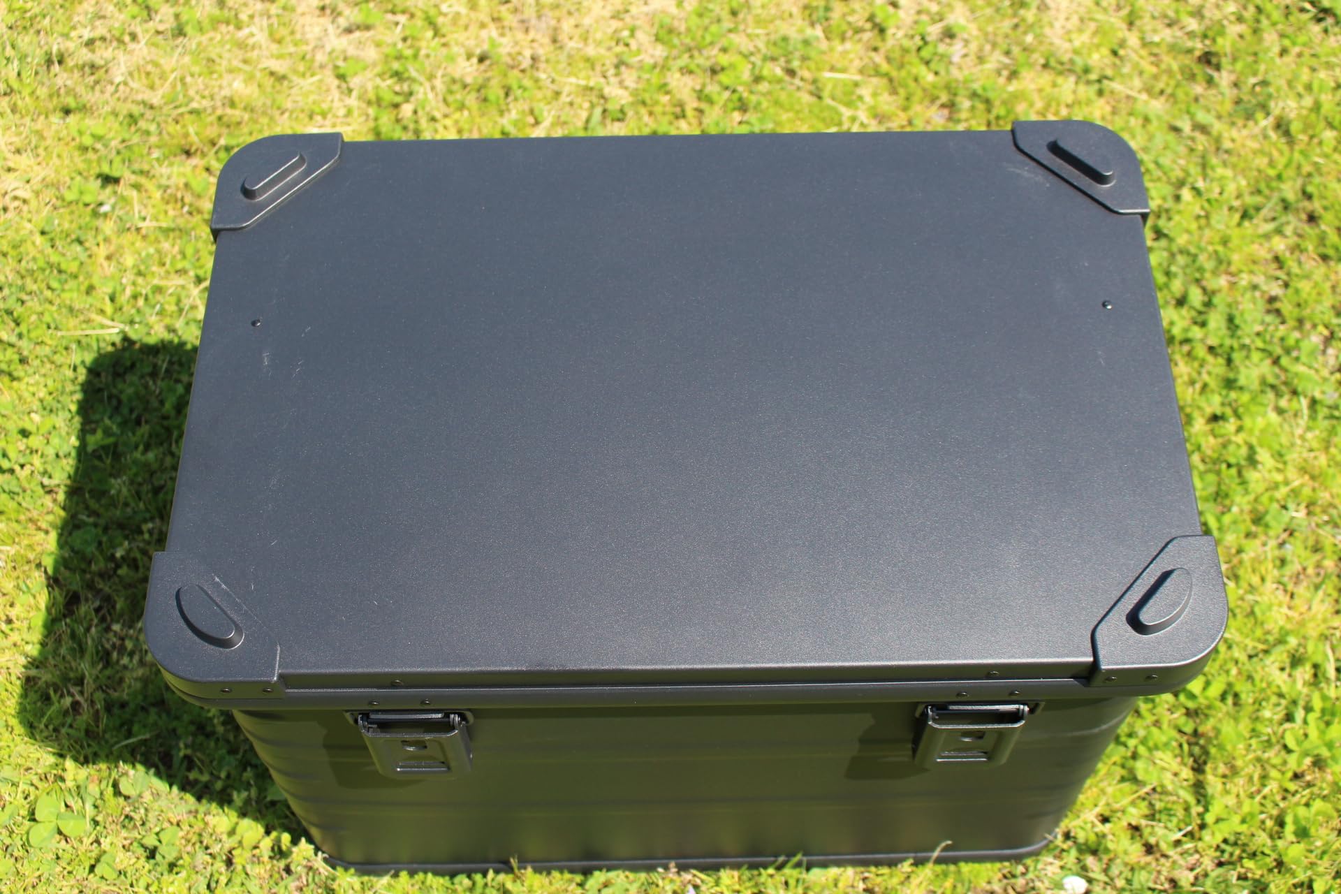 Amazon｜マットブラック スタッキング アルミコンテナボックス 69L