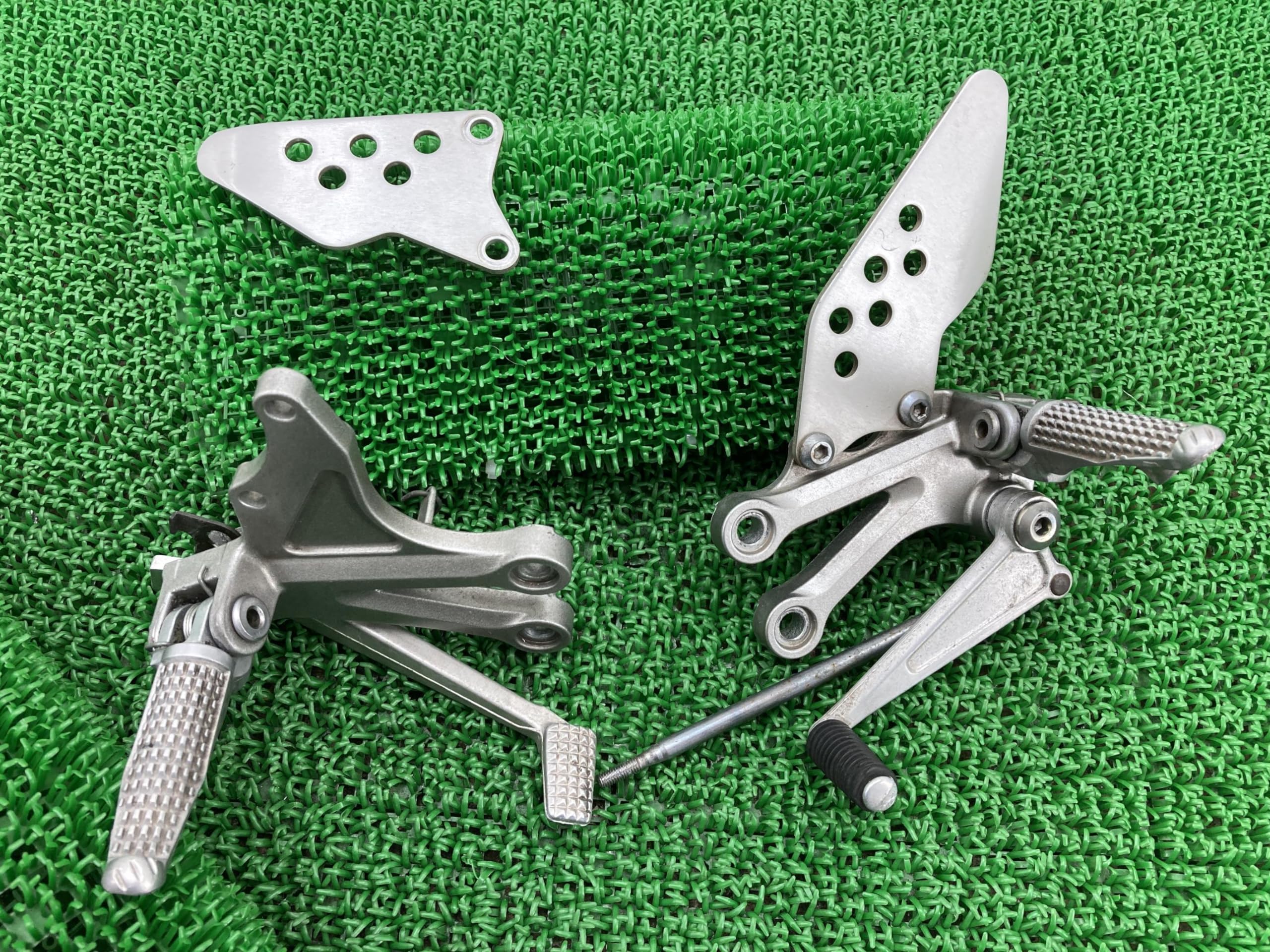 Amazon | ZX-10R ステップ 左右 0052/0053 カワサキ 純正 中古 バイク