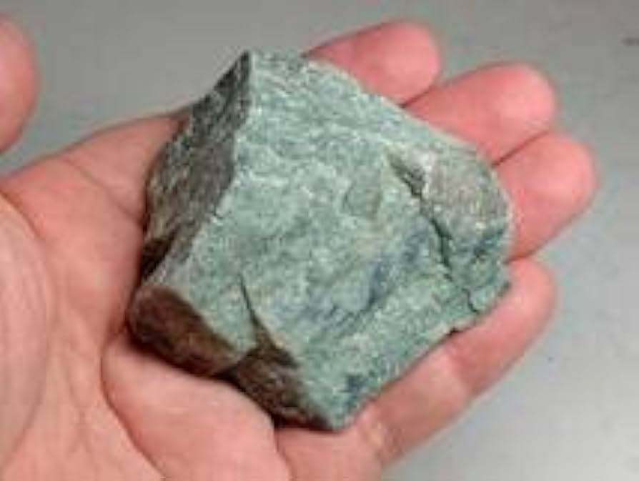 Amazon.co.jp: 緑黒 150g (白) 翡翠 原石 ヒスイ 鉱物 鑑賞石 糸魚川