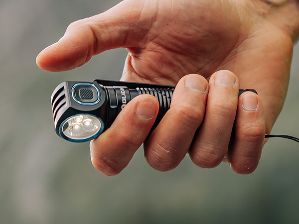 Amazon.co.jp: OLIGHT(オーライト) Perun 3 LED ヘッドライト 充電式