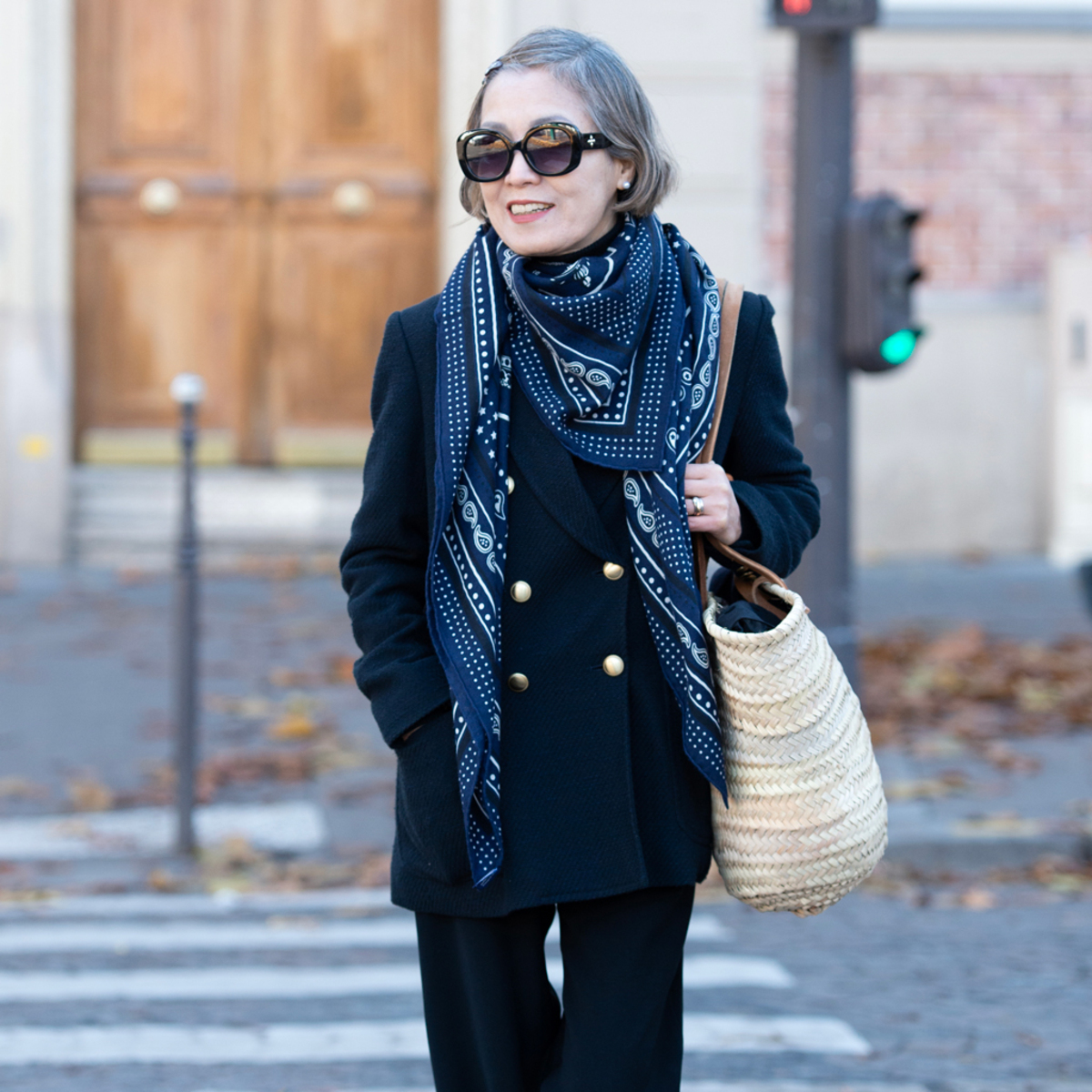 パリ本店で購入した「エルメス」の名品大判スカーフが真冬の定番