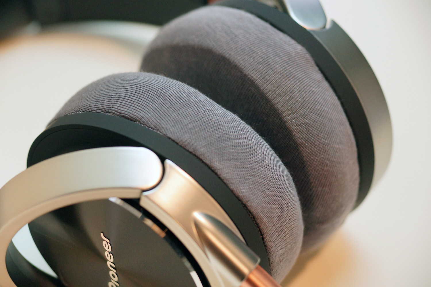 Pioneer SE-MHR5のイヤーパッドを修理する場合：スーパーストレッチ