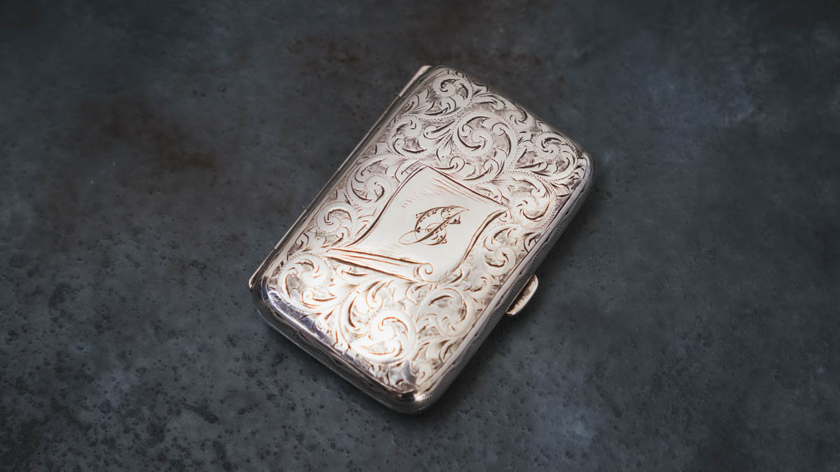 上質を携帯する｜1902's アンティークシガレットケース | MINIMALOG