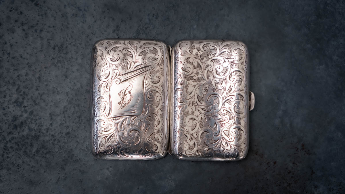 上質を携帯する｜1902's アンティークシガレットケース | MINIMALOG