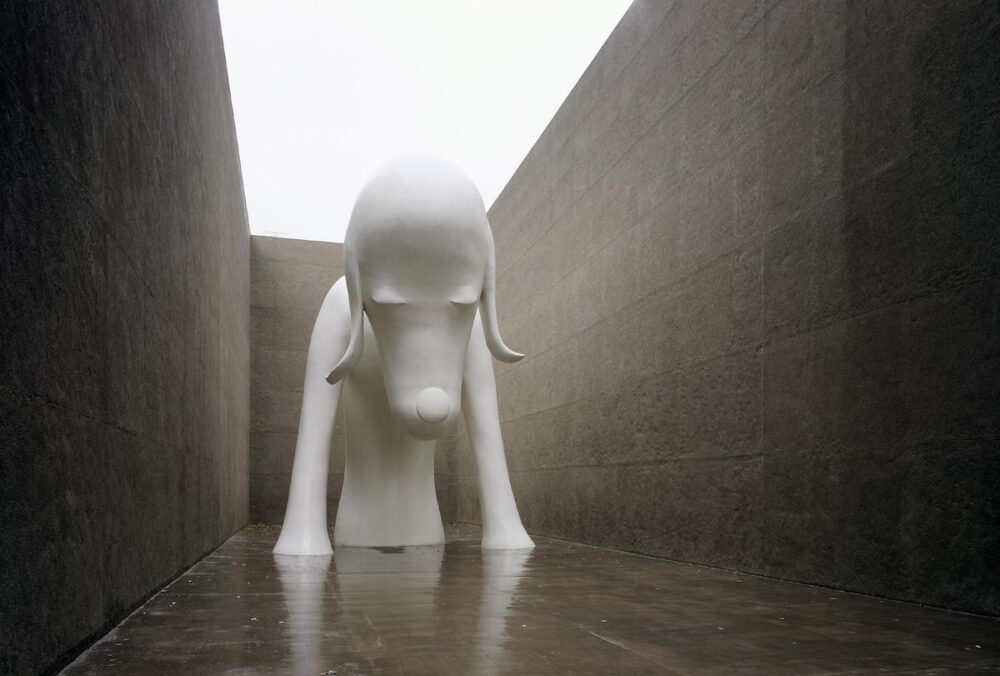 青森県立美術館】奈良美智の美術館グッズが販売開始。スノードームで