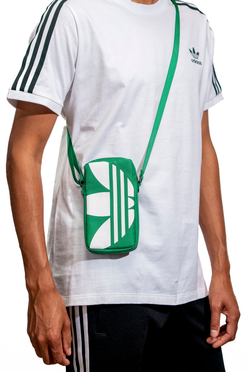 adidas ユニバーサルフォンポーチ Universal Pouch Big Logo グリーン