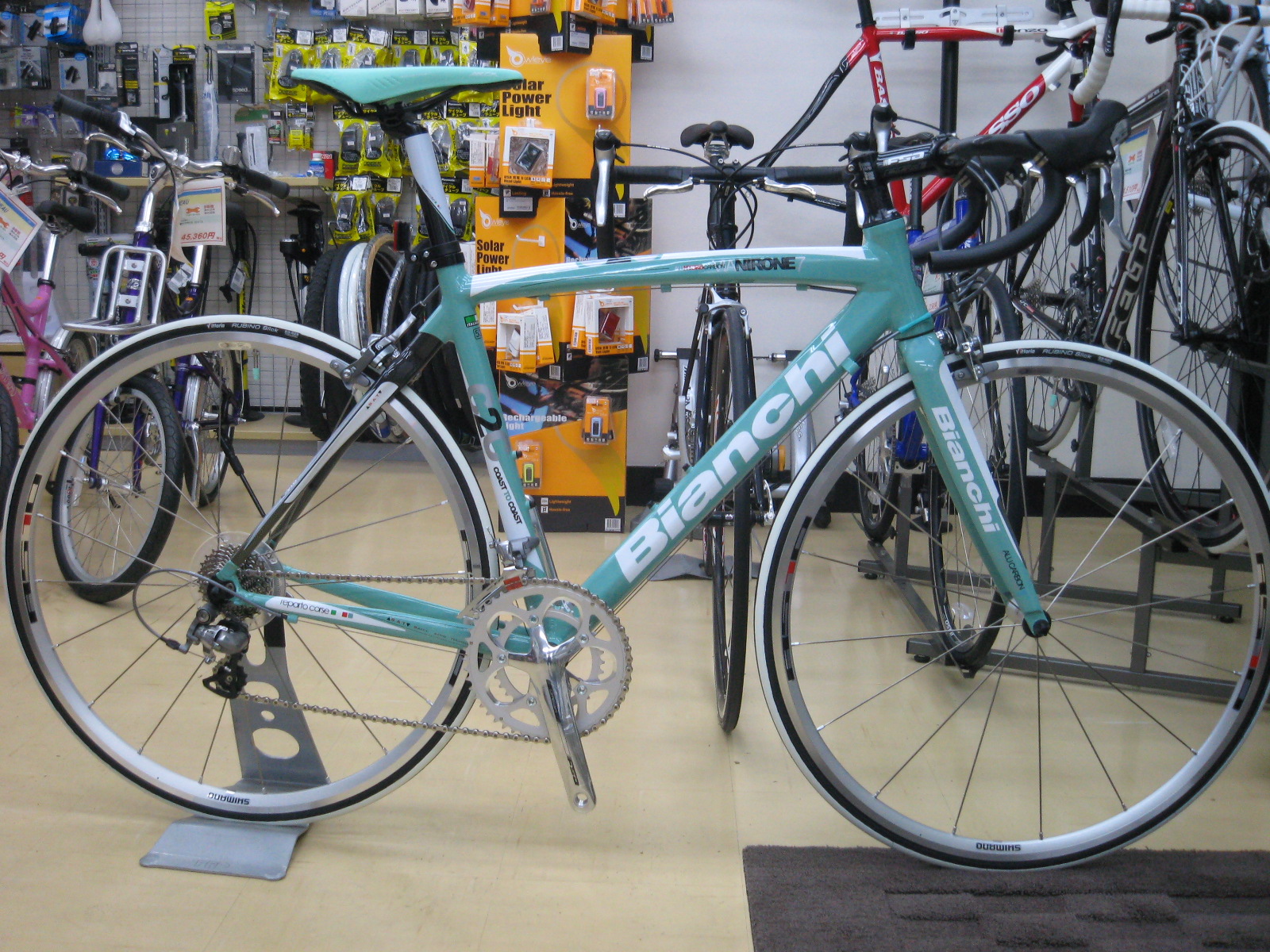 ビアンキのVia Nirone 7 AluCarbon 105 2011年モデルが入荷しました
