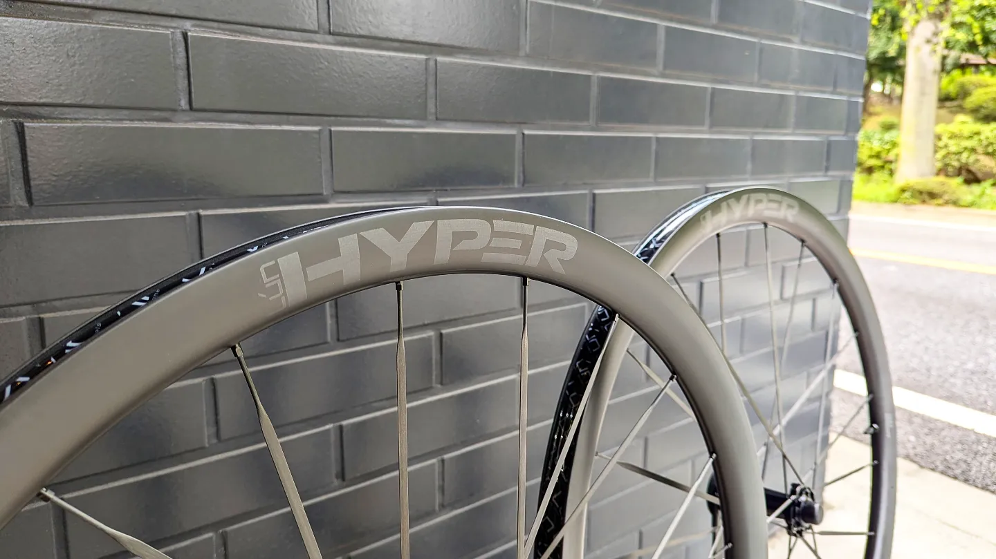 新モデル！】LÚN HYPER 3.0 D33入荷！【ｶｰﾎﾞﾝｽﾎﾟｰｸ】 | 自転車のこと