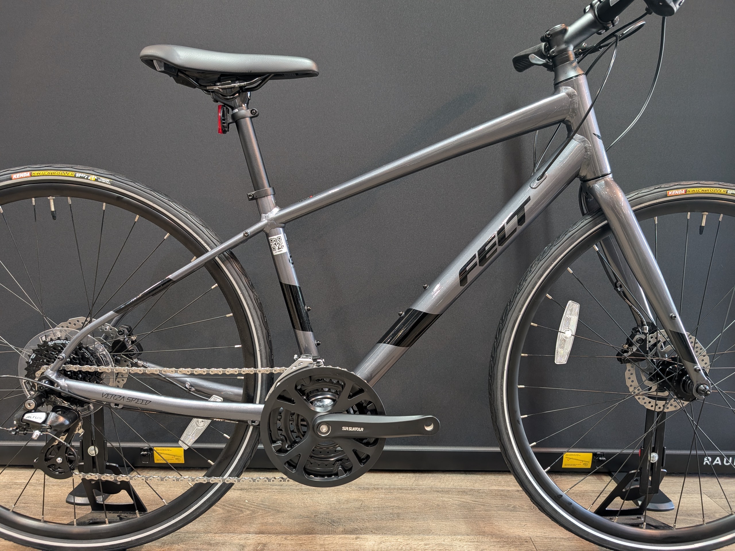 ｸﾛｽﾊﾞｲｸ】FELT VERZASPEED 40 LTD入荷！【油圧ﾃﾞｨｽｸﾌﾞﾚｰｷ】 | 自転車の