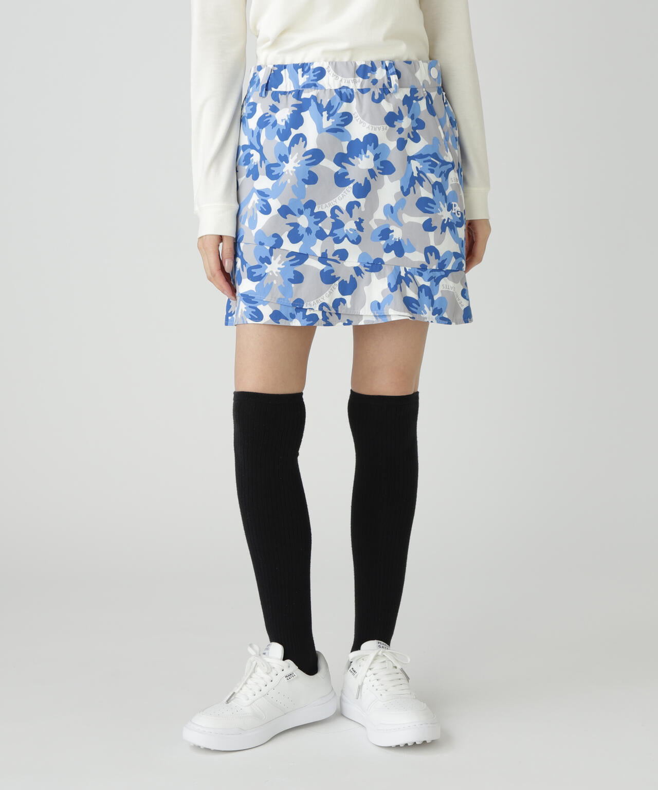 Peストレッチドビー中綿スカート ＜ラフ花ロゴ小柄＞ | PEARLY GATES