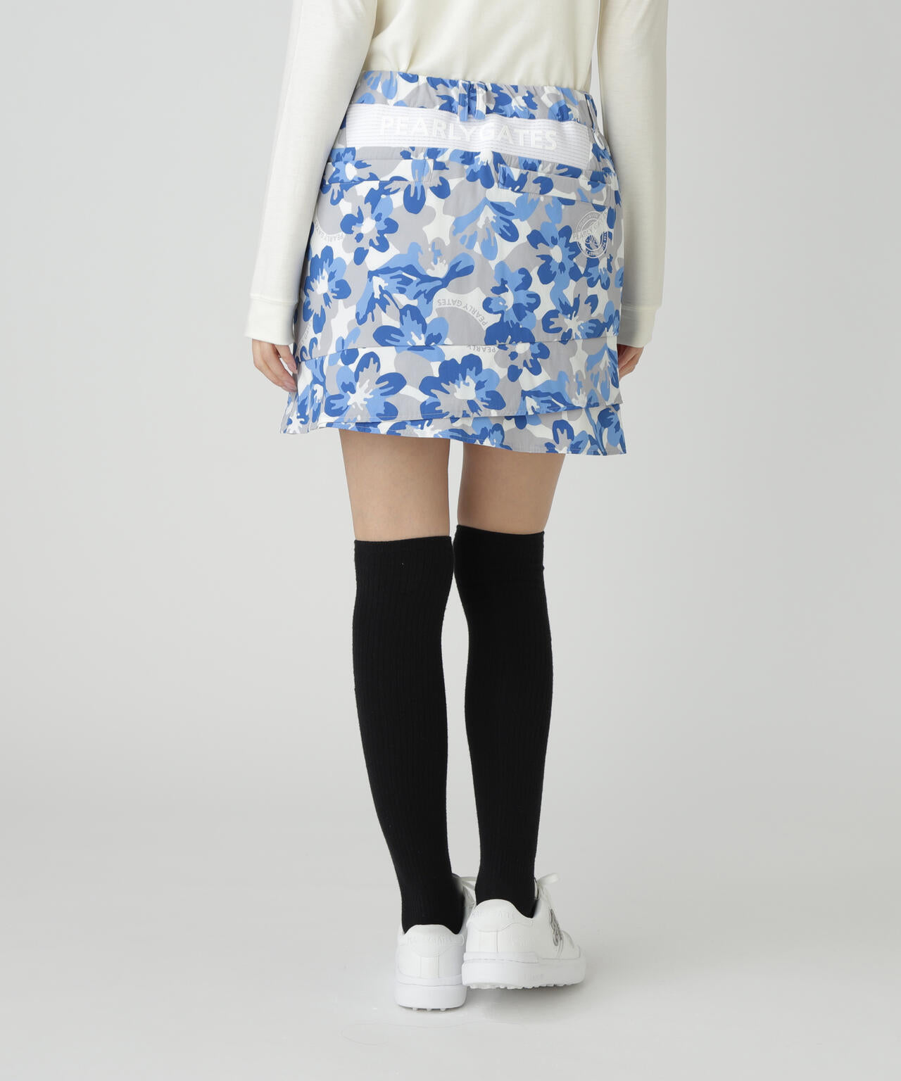 Peストレッチドビー中綿スカート ＜ラフ花ロゴ小柄＞ | PEARLY GATES