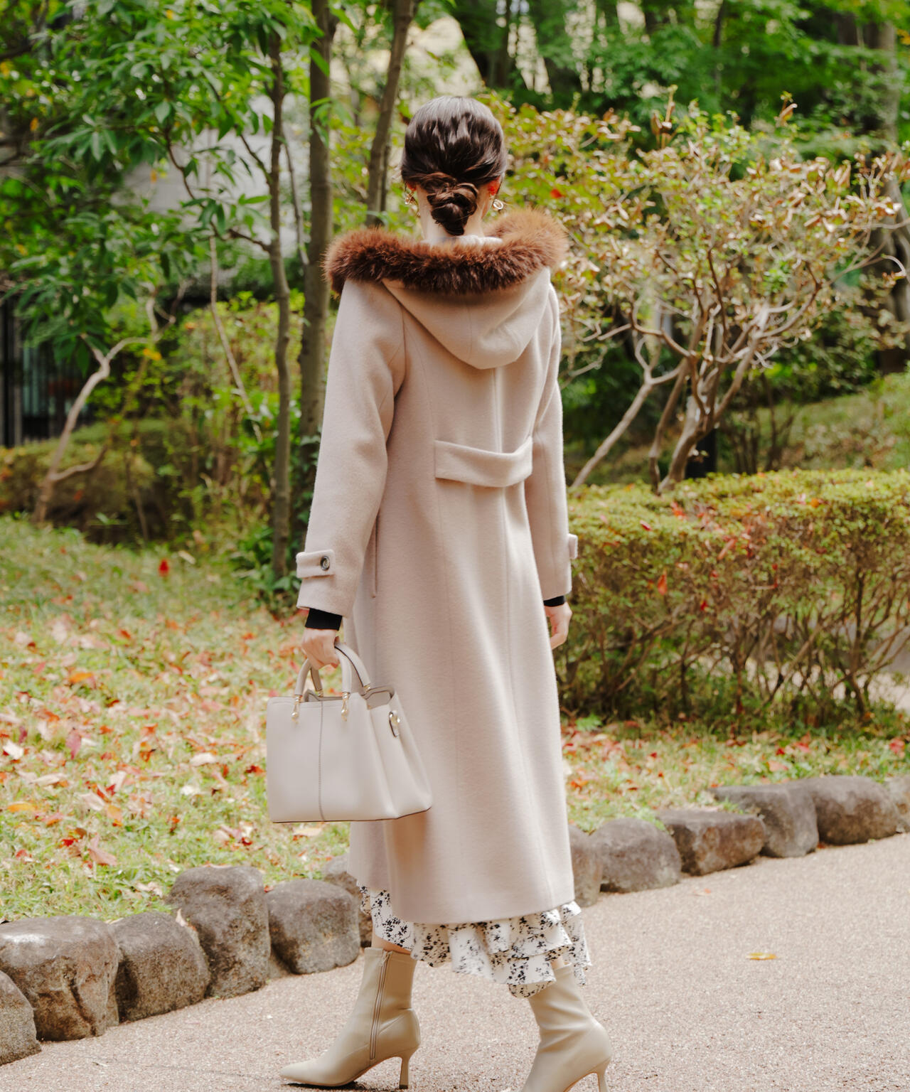 加藤栞さん着用】モッサフードフェイクファーロングコート