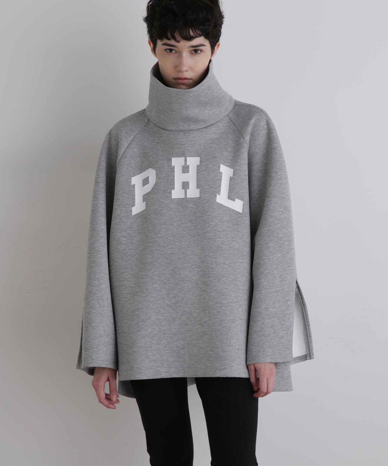 LE PHIL SPORTS》ライトダンボールレタードプルオーバー | LE PHIL（ル