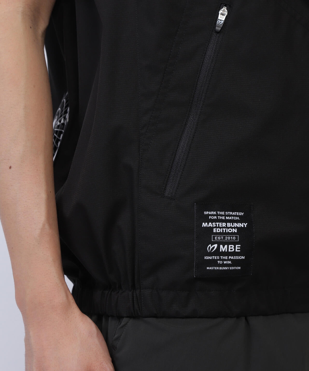 ファンフルジップアップベスト | MASTER BUNNY EDITION（マスター